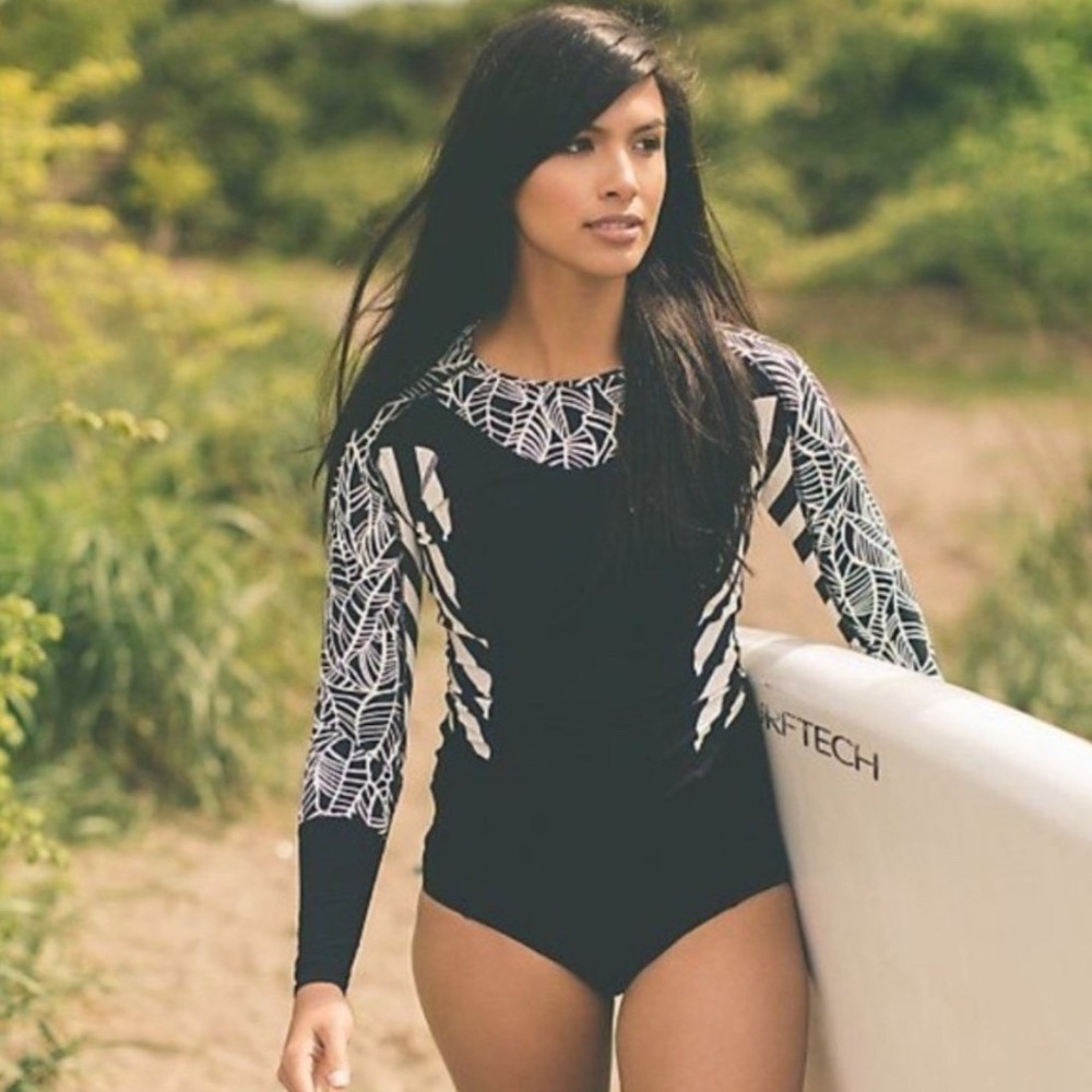 Lululemon Athletica Rash Guard Swim Top Size 6 Black White Leaf Print
